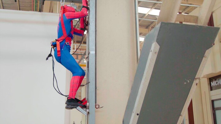 Người Nhện Trung Quốc tự chế thiết bị leo tường, trèo lên bức tường cao 10 mét chỉ trong 30 giây!