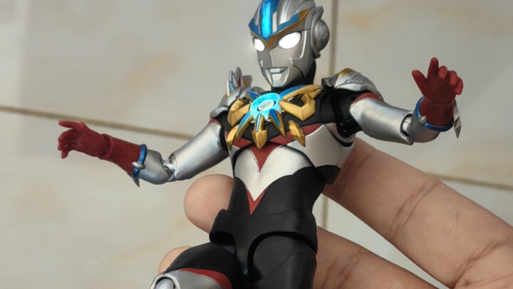 玩得最舒服的欧布，新素体就是好   万代 shf 欧布奥特曼三重形态