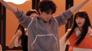 Brother Ding's Effortless Smooth Dance Moment—Amazing, He Passed on the First Try!