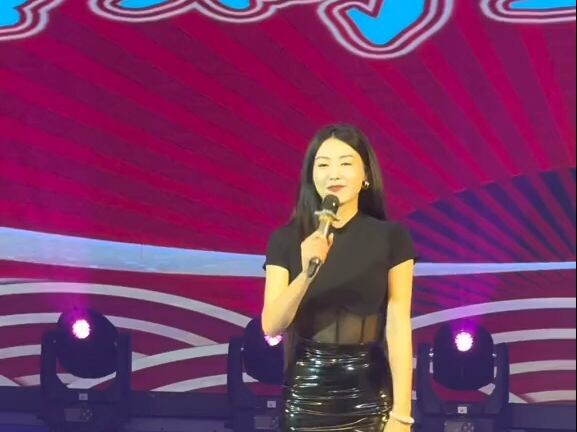 Muốn hỏi đùi ai ở Trường Xuân đẹp nhất, Vĩnh Lạc Văn Văn chân dài #hiện trường biểu diễn