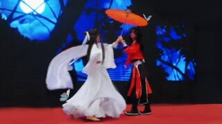 Với 500 like, hãy đến căng tin trường cosplay Xie Lian và nhảy theo sự vui mừng của các vị thần - đi