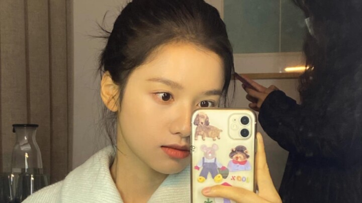 Zhang Jingyi | Saya ingin menjulukinya sebagai dewi penakluk wajah polos