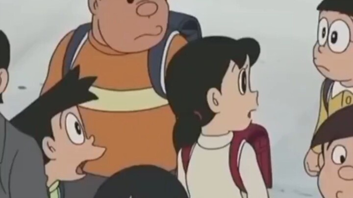shizuka melihat Nobita