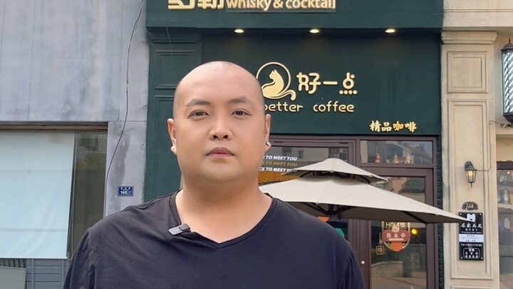 Mọi người ơi, có ai từng bị đuổi ra khỏi quán cà phê khi đang uống không?