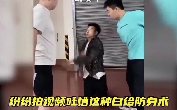 Võ thuật phòng thân trong mơ vs võ thuật phòng thân thực tế, sát thủ nhóc tinh nghịch cười muốn ngất