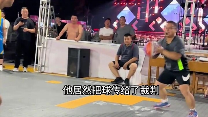 What?! He passed the ball to the referee!!