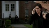 [The Vampire Diaries] The novice vampire Elena vomited blood in the toilet, the gadget guy Damon cam