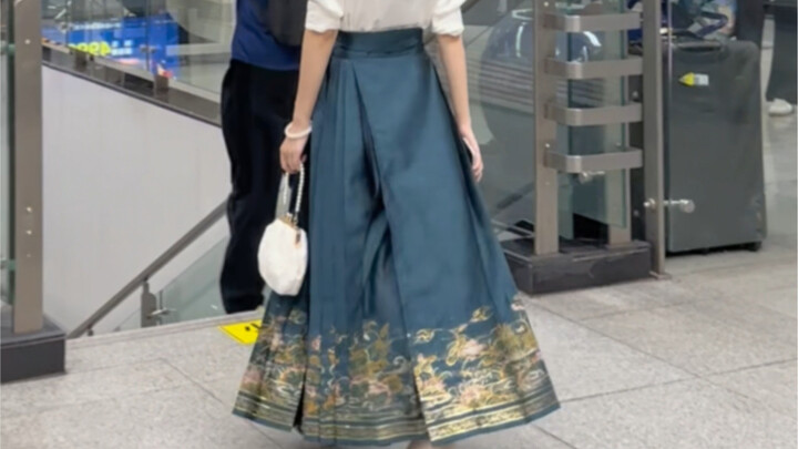 When the Ma Mian Skirt Enters Reality