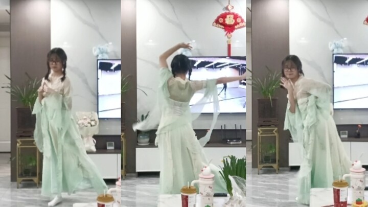 Ice Pop | “Great Joy” — It’s New Year, so let’s dance in Chinese traditional style! Doesn’t it feel 