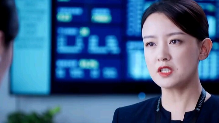 Khách hàng hạng Bạch kim đối mặt với cách xử lý khác nhau của hai tiếp viên hàng không