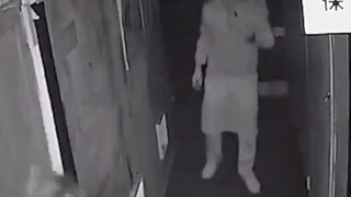 الشبح: إذا صفعتني، هل سأختفي فورًا؟