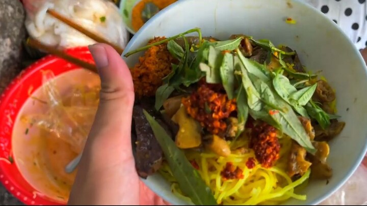 Ngỡ ngàng tô bún xào nghệ siêu rẻ 10k cay xé lưỡi