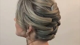 Sanggul tekstur yang tidak membutuhkan satu pun karet rambut sepanjang prosesnya!