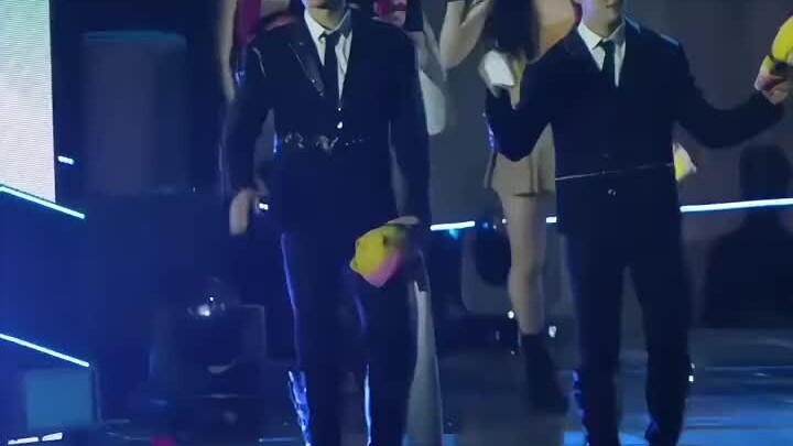 The junior sister danced the senior sister's dance, it was really a dream collaboration #itzy #twice