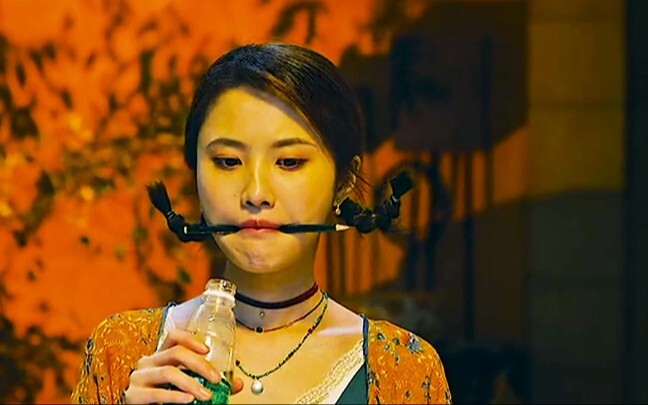 Gadis ini lucu juga karena kepolosannya! Hehe