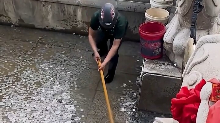 Xúc động quá! Vườn thú Nam Thông, Giang Tô đã lấy số tiền xu trong bể cầu nguyện để quyên góp cho mộ