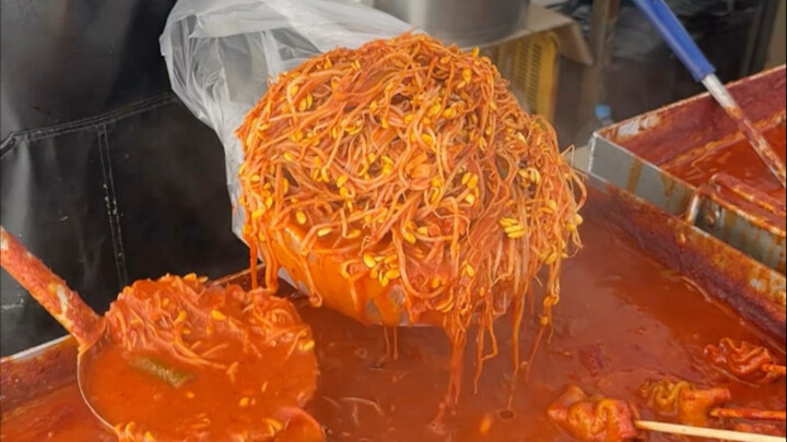 品尝韩国美食鱼饼豆芽