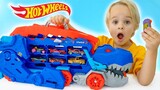 Chris plays with toy cars and saves Hot Wheels City