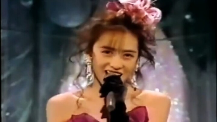 Whoa～So stunning—no wonder she’s hailed as a “Showa beauty” with divine looks: Kudo Shizuka!