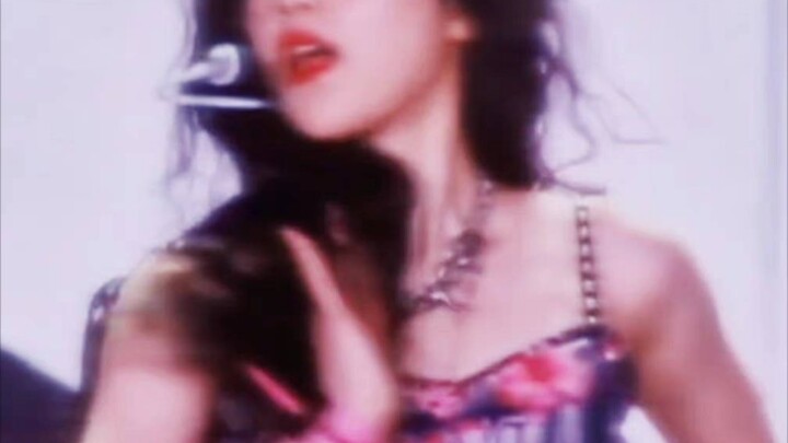 【يِه شوهوا】 امرأة صينية تُثير حماس الجمال — هذه المرة جنّت حقًا!