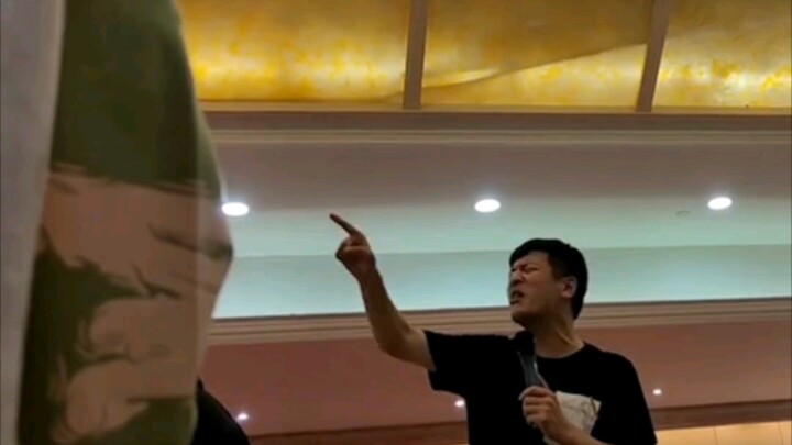 จางเสวี่ยเฟิง: คุณเพิ่ง 20 คุณจะรู้อะไรล่ะ!