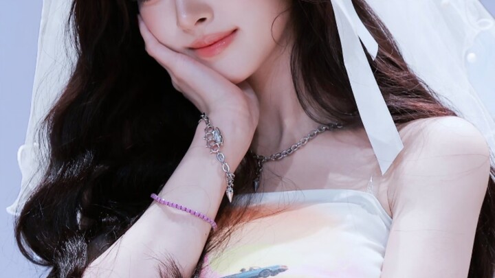 “Mặc dù cô ấy debut ở Hàn Quốc, nhưng có lẽ khó mà trụ nổi trong làng giải trí Hàn nhỉ”