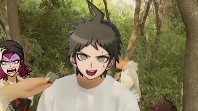 "Komaeda đồng hành cùng khách hàng leo núi"