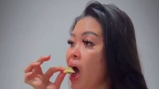 "Gak ngomong sepatah kata pun, tapi bikin pikiran kemana-mana 😅"