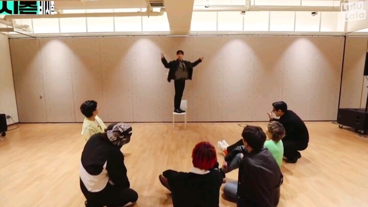 [SUPER JUNIOR] #Practice Room Version of "House Party"—check out what I saw! I can't believe my eyes