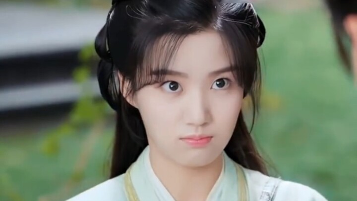 เสี่ยวเย่าอยากนั่งที่โต๊ะเด็ก