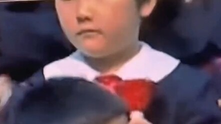 كنتُ أغني بهدوء ففجأة تلقيتُ ضربة غامضة #مضحك #ههههههههههههه سأموت من الضحك!