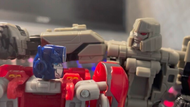 Sobat baik Optimus Prime!