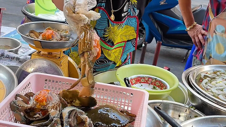 Thai Cuisine: Once You Try This Thai Raw-Marinated Crab with Paste, You’ll Be Hooked—Just Like Duria