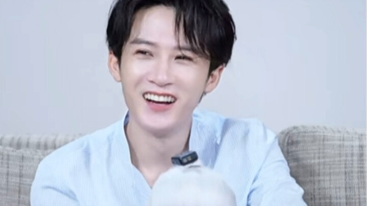 [Tan Jianci] Host: The ladies have started a group to vote for Xiangliu. Tan: Thank you. Host: Could