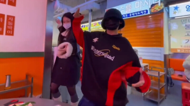 关于吃着吃着 烤肉店突然放起了KPOP……