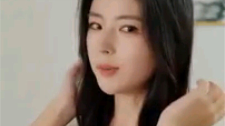 bride lock at the dressing room and the mad CEO kiss her
