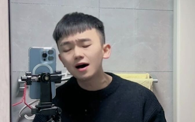 Take the sound card out and sing again...