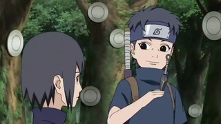 Shisui nhếch miệng, Itachi có vẻ bối rối.