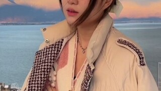 “你就来这一趟，我要你热烈而又自在地活着”#莫莫的假笑日常