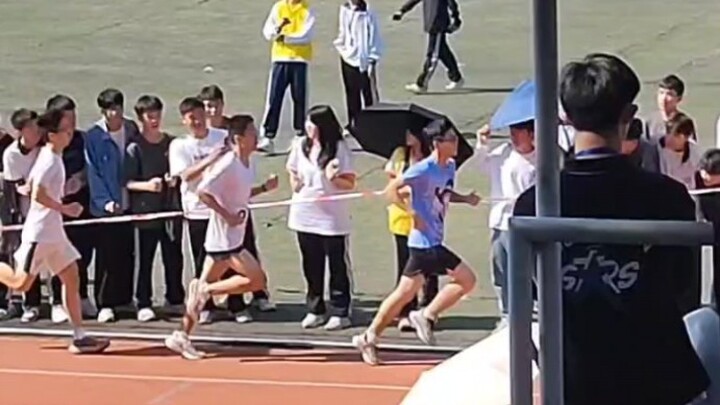 Wearing Loki's pain suit, I ran 1500 in the school sports meet and ranked first in the group with 45
