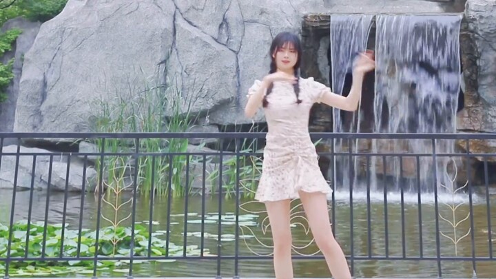 First submission at the age of 18 ~ Dancing to a song "Flowers and Moons in Pairs" in the hot summer