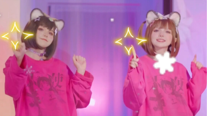 Twin sisters Christmas dance!! Christmas is coming~~