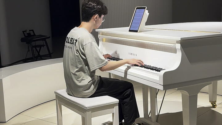 Hari Ibu tetap berlatih piano