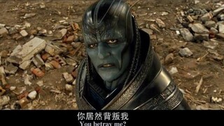 Ngay khi Magneto quay lưng lại, Apocalypse lập tức cảm thấy hơi căng thẳng.