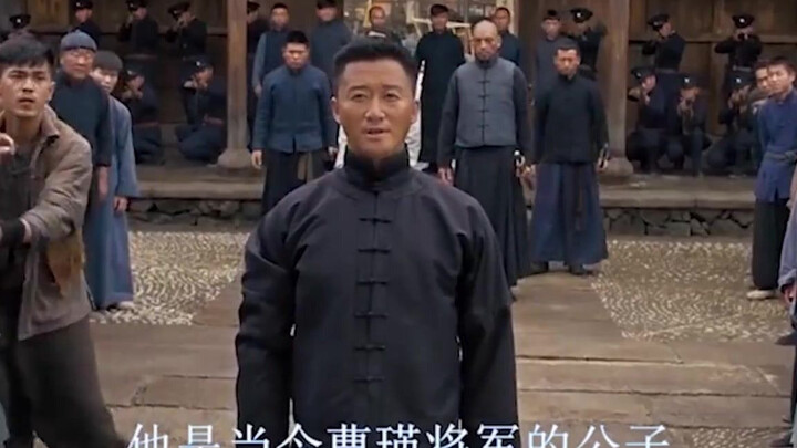 表面上要杀你，关键时刻却拿命保护你