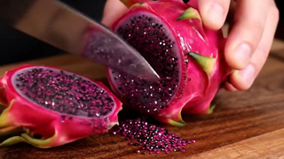 有人用 AI 做了切水果的 ASMR 视频，好治愈啊