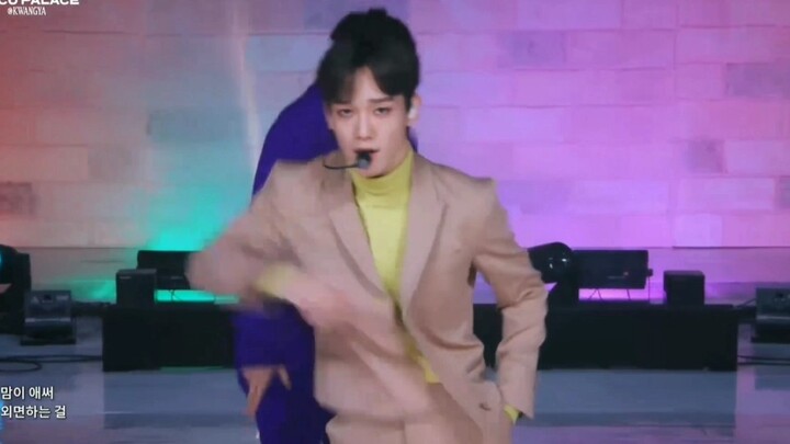 [Kim Jong Dae] Sing "It's the love shot" in the middle of the stage and then quickly move to the edg