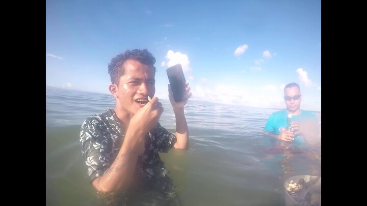 AMAZON WORKERS PARTY IN THE OCEAN DOLJO BOHOL GOPR3325