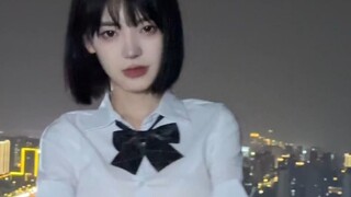 Thế giới hôn tôi với nỗi đau