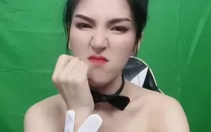 ปกติเป็นคนไม่แพ้อะไรแต่แปลกจัง ทำไมต้องมาแพ้ใจคนอย่างเธอ